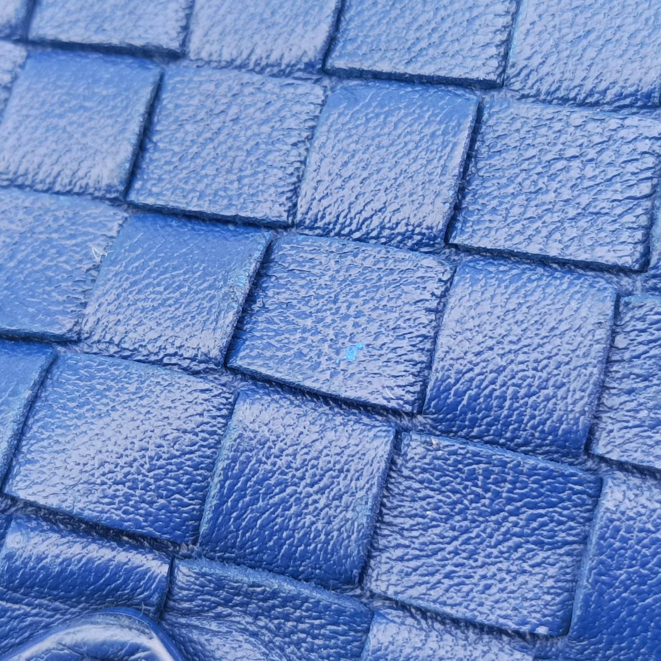 Intrecciato Blue lambskin B06894637Fイントレチャート ブルー ラムスキン B06894637F