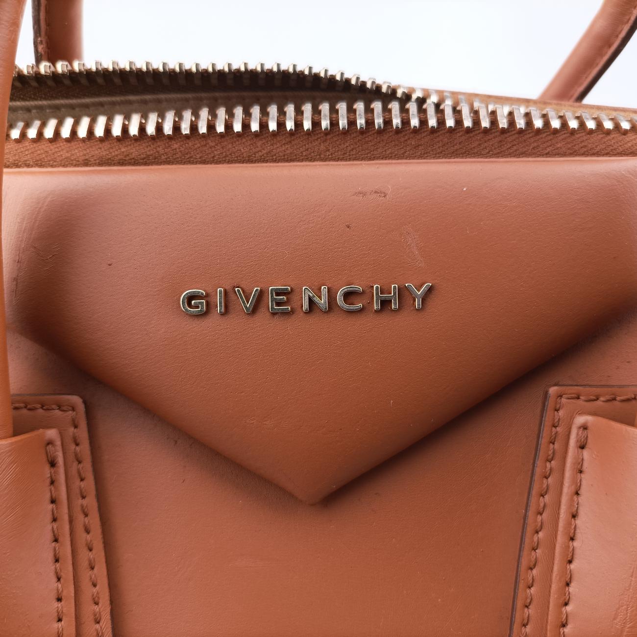 Antigona Beige Leather 3C1101アンティゴナ ベージュ レザー 3C1101