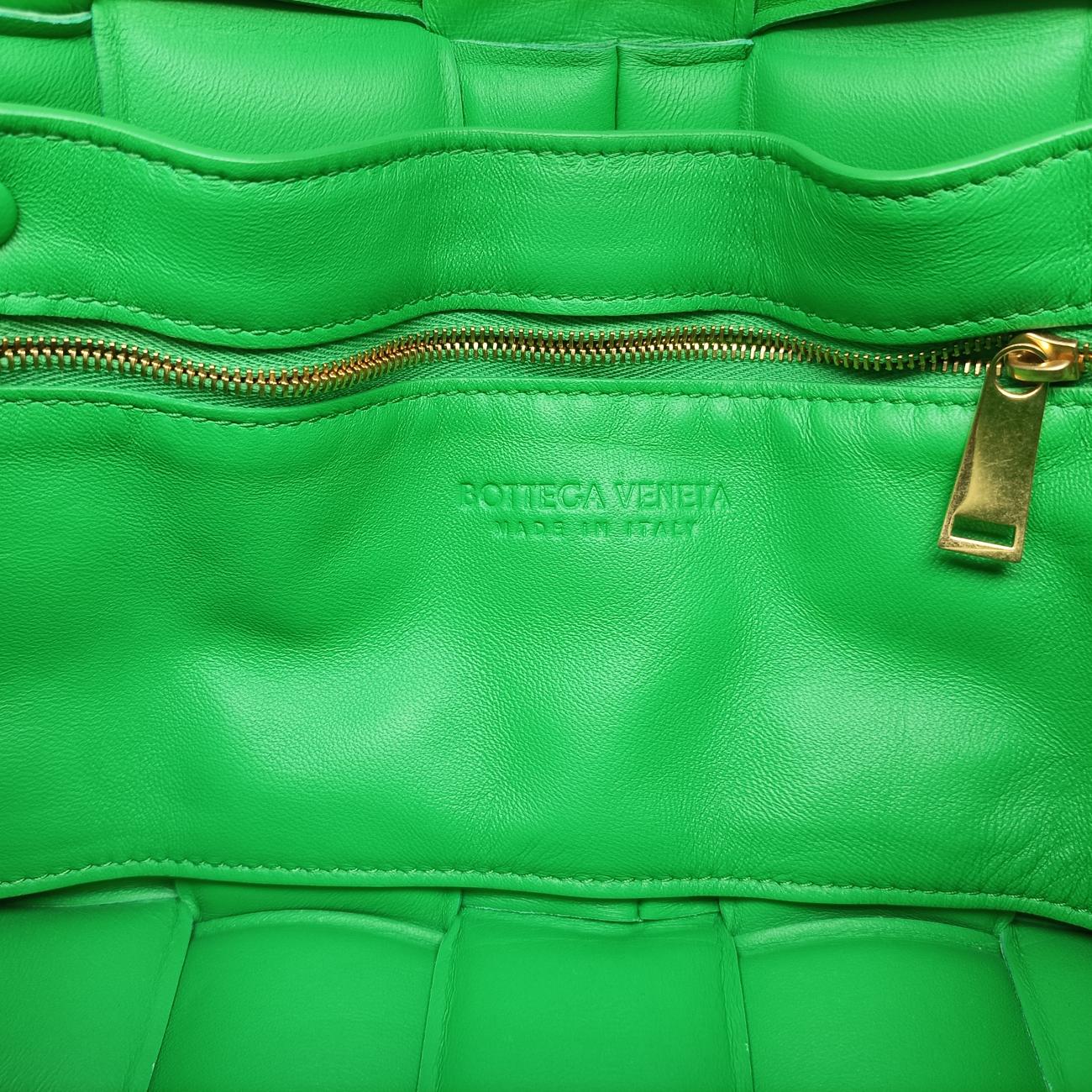 The Chain Cassette Green lambskin B09108320Pザ チェーン カセット グリーン ラムスキン B09108320P