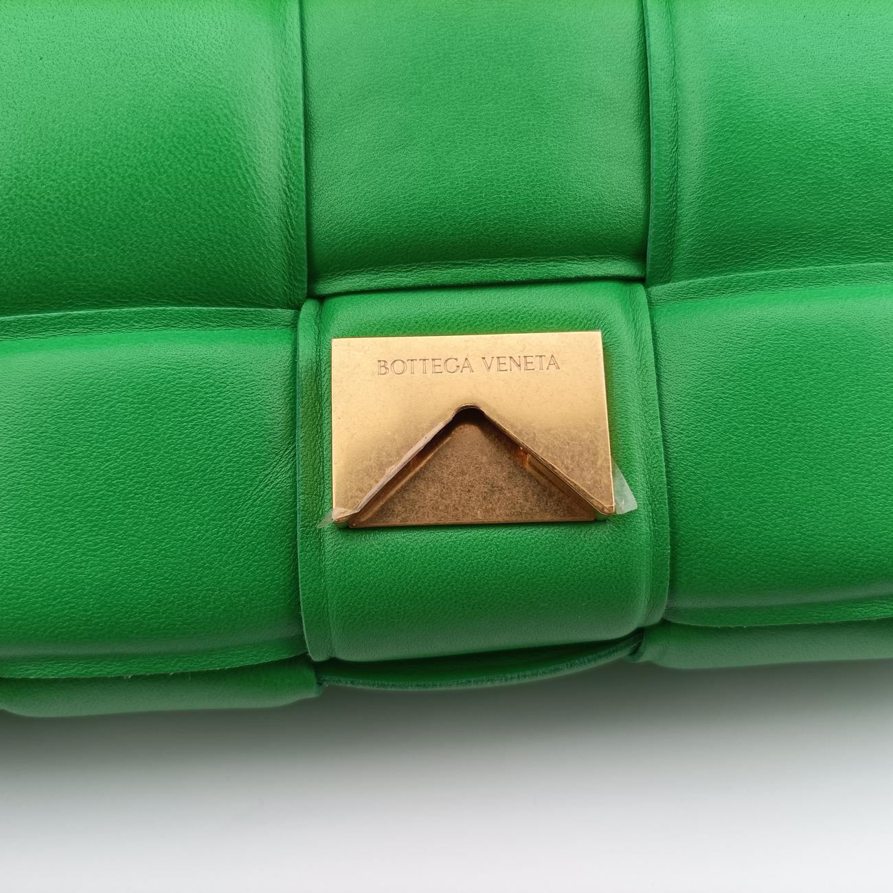 The Chain Cassette Green lambskin B09108320Pザ チェーン カセット グリーン ラムスキン B09108320P