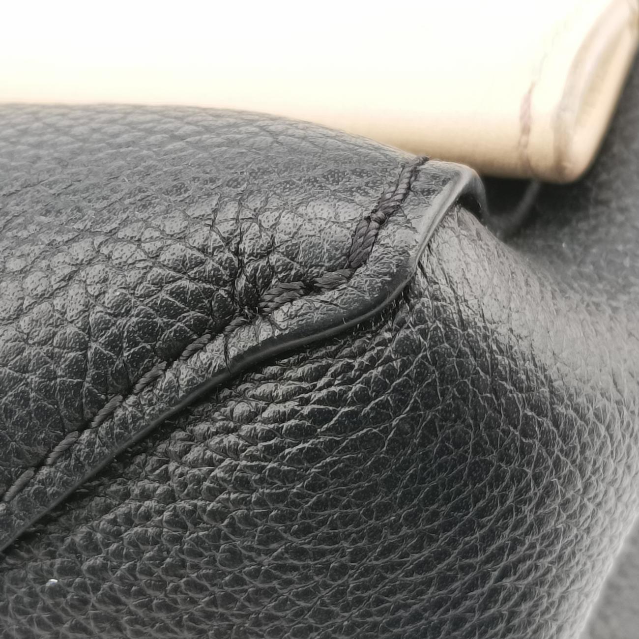 Lockme 2 Beige×Black Taurillon leather M50252 FL4136ロックミーII ベージュ×ブラック トリヨンレザー M50252 FL4136