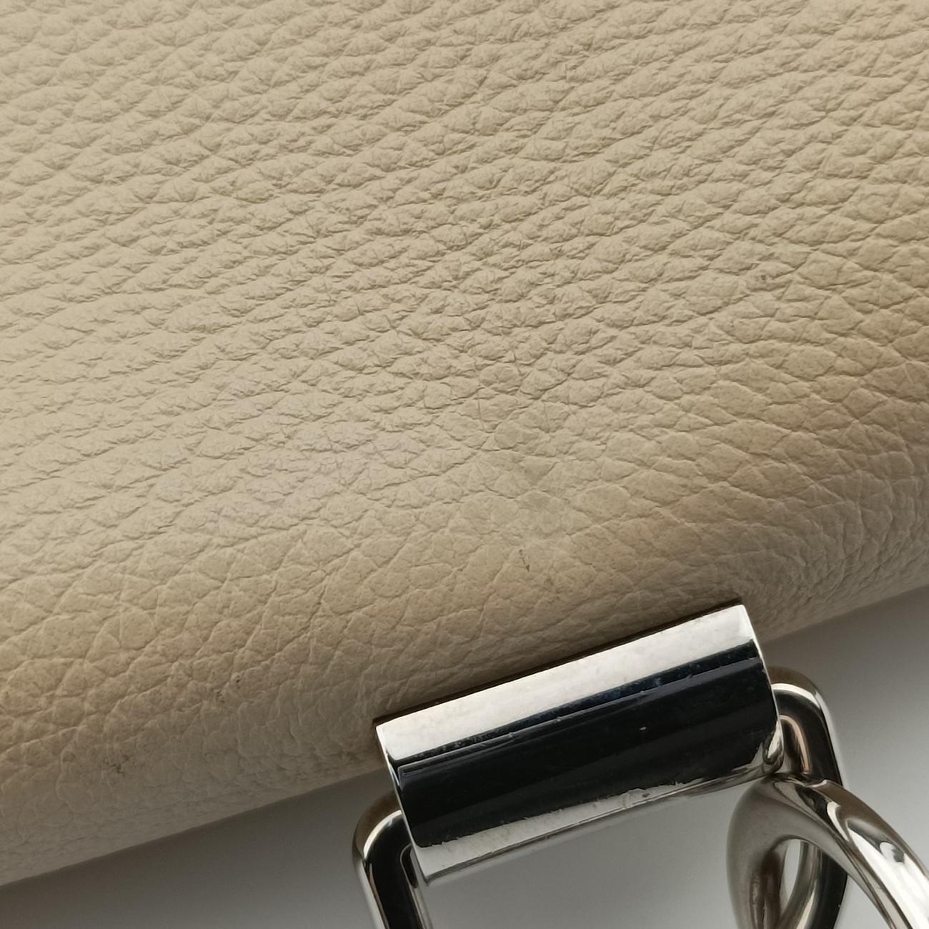 Lockme 2 Beige×Black Taurillon leather M50252 FL4136ロックミーII ベージュ×ブラック トリヨンレザー M50252 FL4136