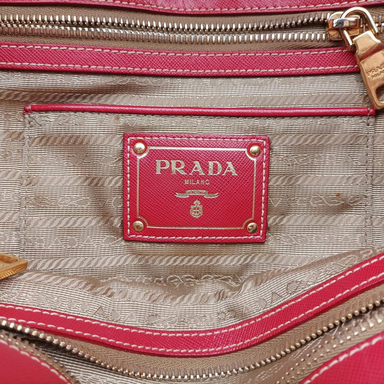 Logo JacquardBeige×redCanvas × SAFFIANO LeatherBN2254194ロゴ ジャカード
ベージュ×レッドキャンバス×サフィアーノレザーBN2254194