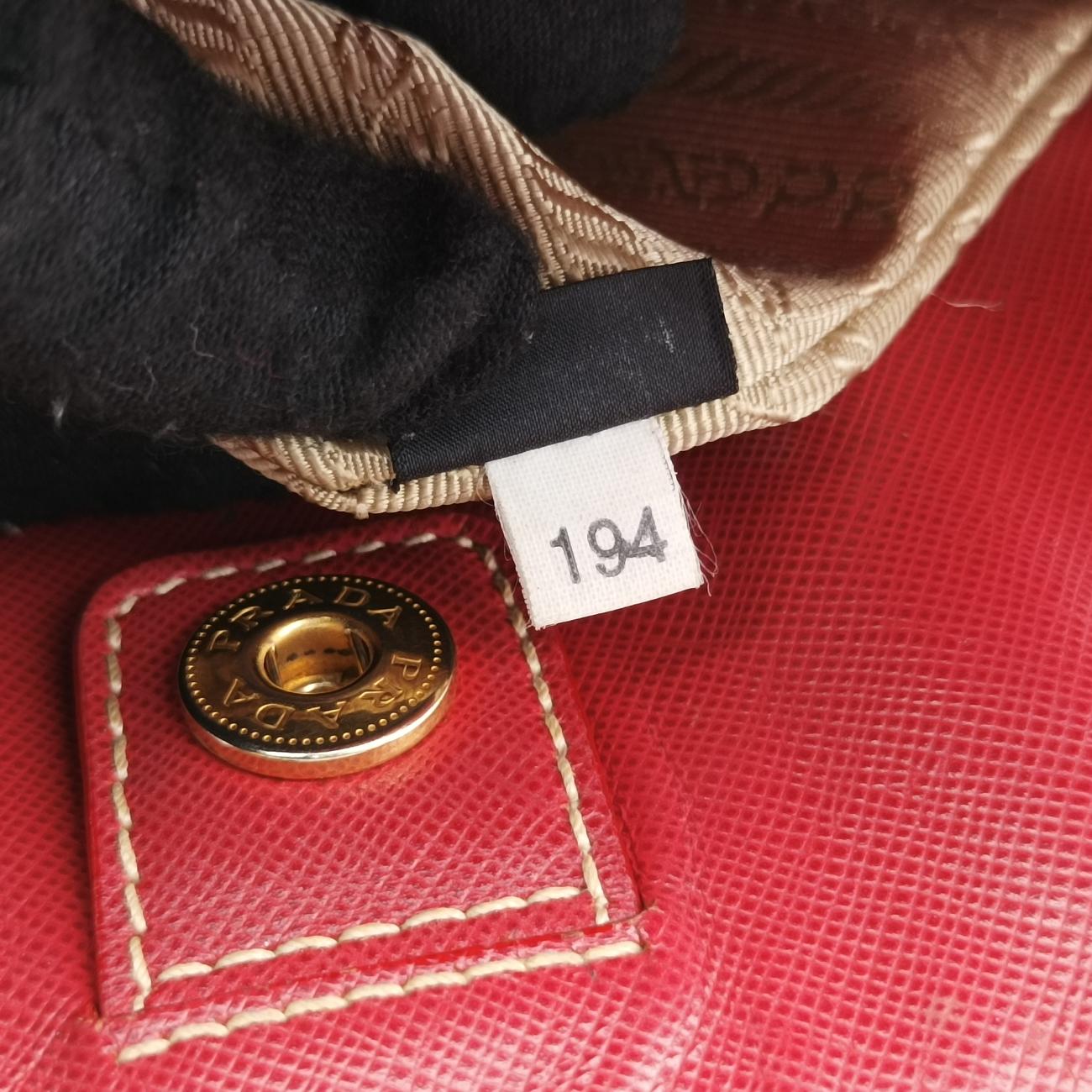 Logo JacquardBeige×redCanvas × SAFFIANO LeatherBN2254194ロゴ ジャカード
ベージュ×レッドキャンバス×サフィアーノレザーBN2254194