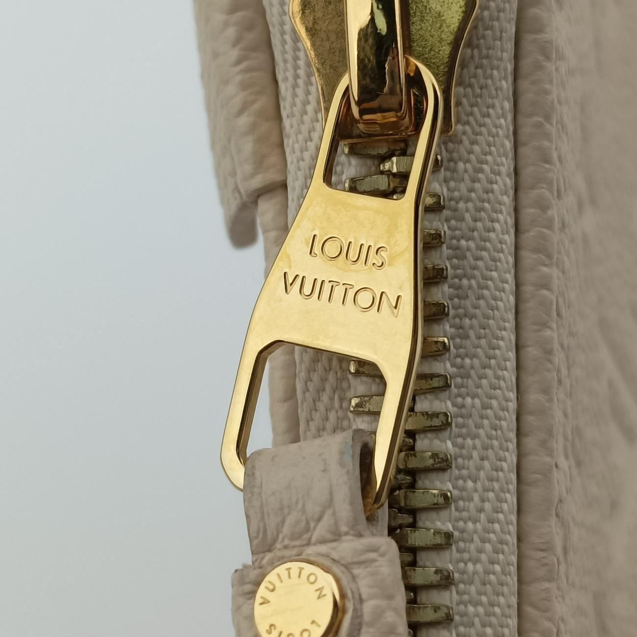 Easy PouchCrème WhiteEmbossed MonogramM81066ICチップイージーポーチクレームホワイト モノグラム アンプラントM81066ICチップ