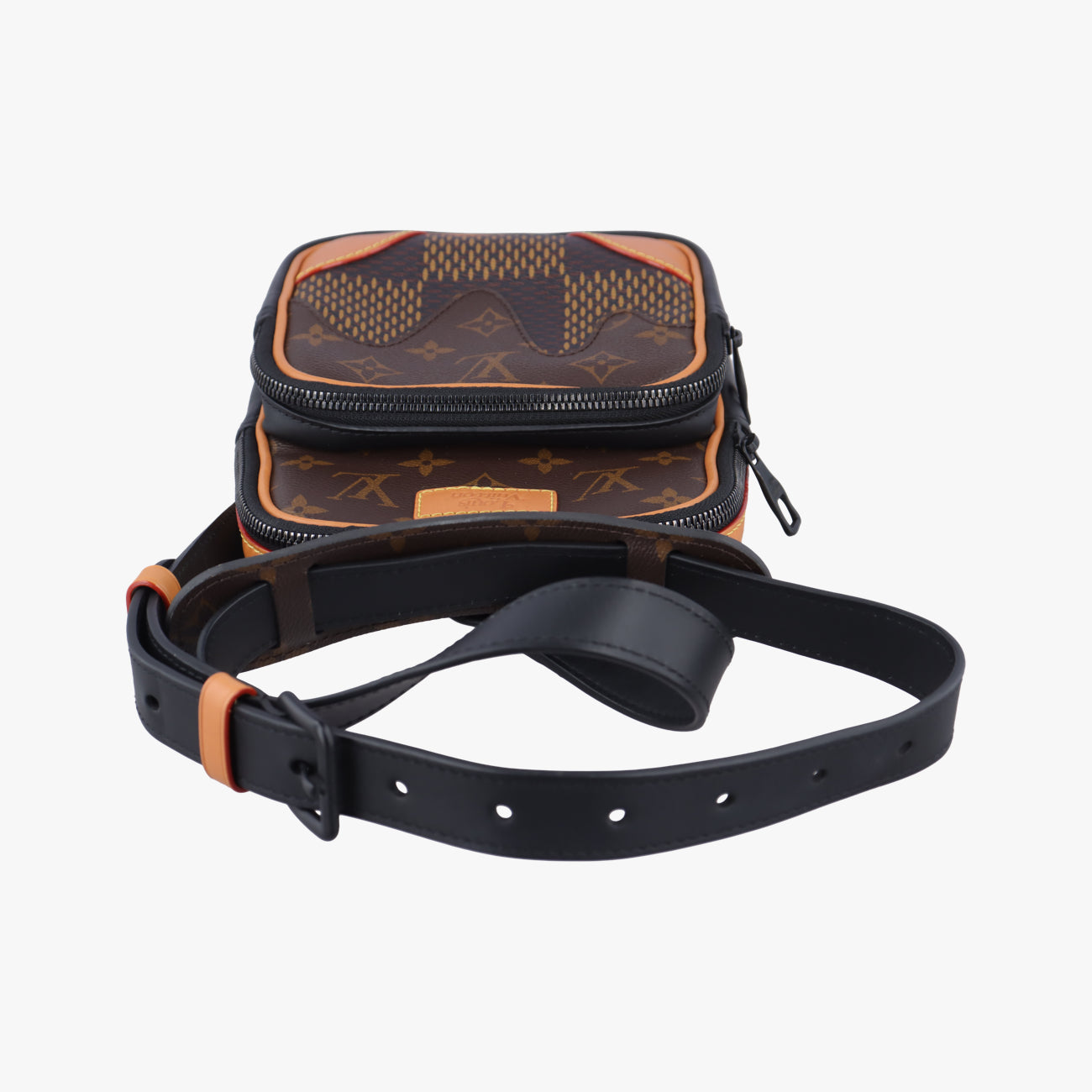 Nigo Amazone Sling messengerEBENE×brownDamier GiantN40379AR2260 ICチップナイゴ アマゾン スリング メッセンジャーエベーヌ×モノグラム/ブラウン系ダミエ ジャイアントN40379AR2260 ICチップ