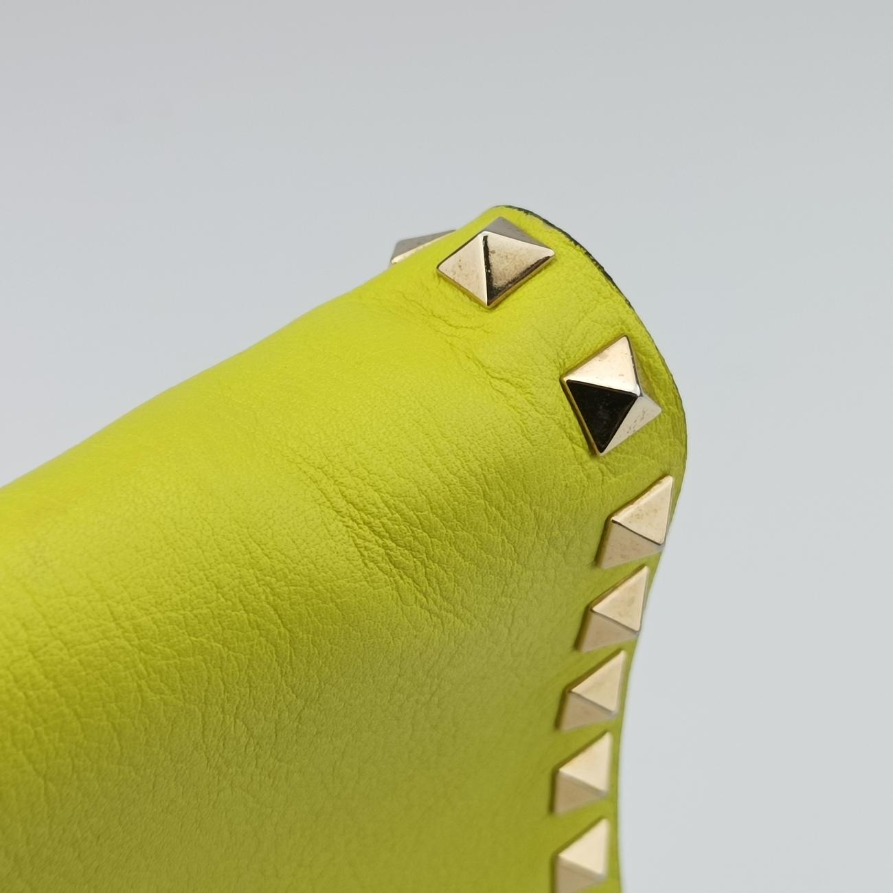 Rockstud Yellow leather TV G 669BOL1ロックスタッズ イエロー レザー TV G 669BOL1