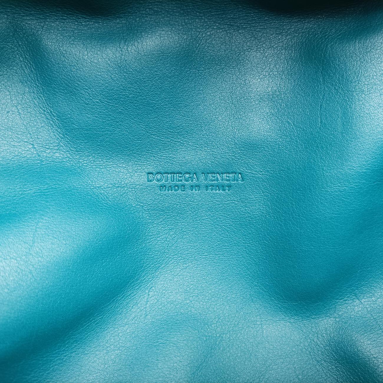 The Chain Pouch Green lambskin P01635952Aザ チェーンポーチ グリーン ラムスキン P01635952A