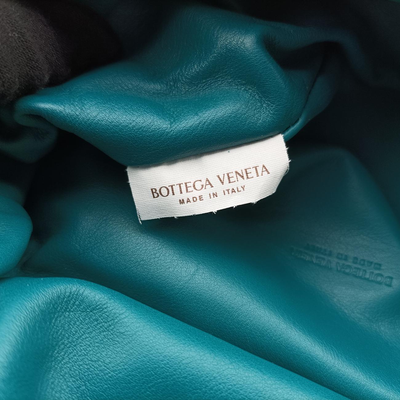 The Chain Pouch Green lambskin P01635952Aザ チェーンポーチ グリーン ラムスキン P01635952A