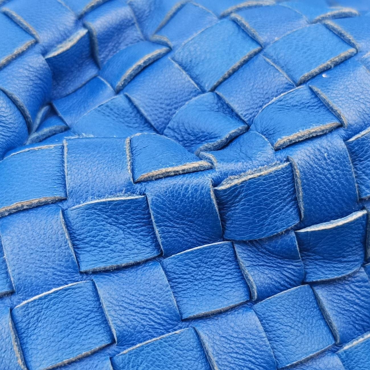 Intrecciato Blue lambskin B02681277Iイントレチャート ブルー ラムスキン B02681277I