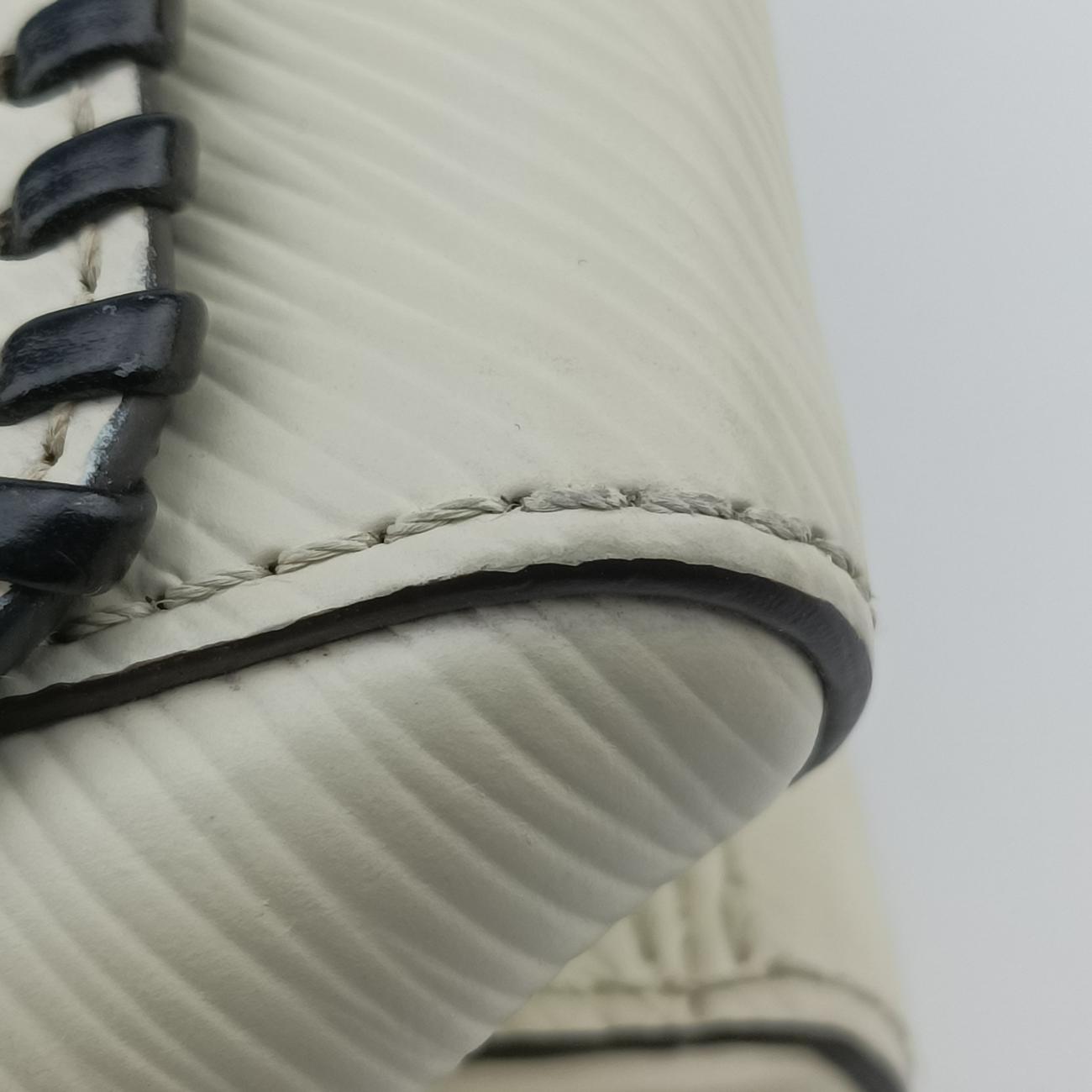 Twist PM White x Red x Black Epi M42777 FL2196ツイストPM ホワイト×レッド×ブラック エピ M42777 FL2196