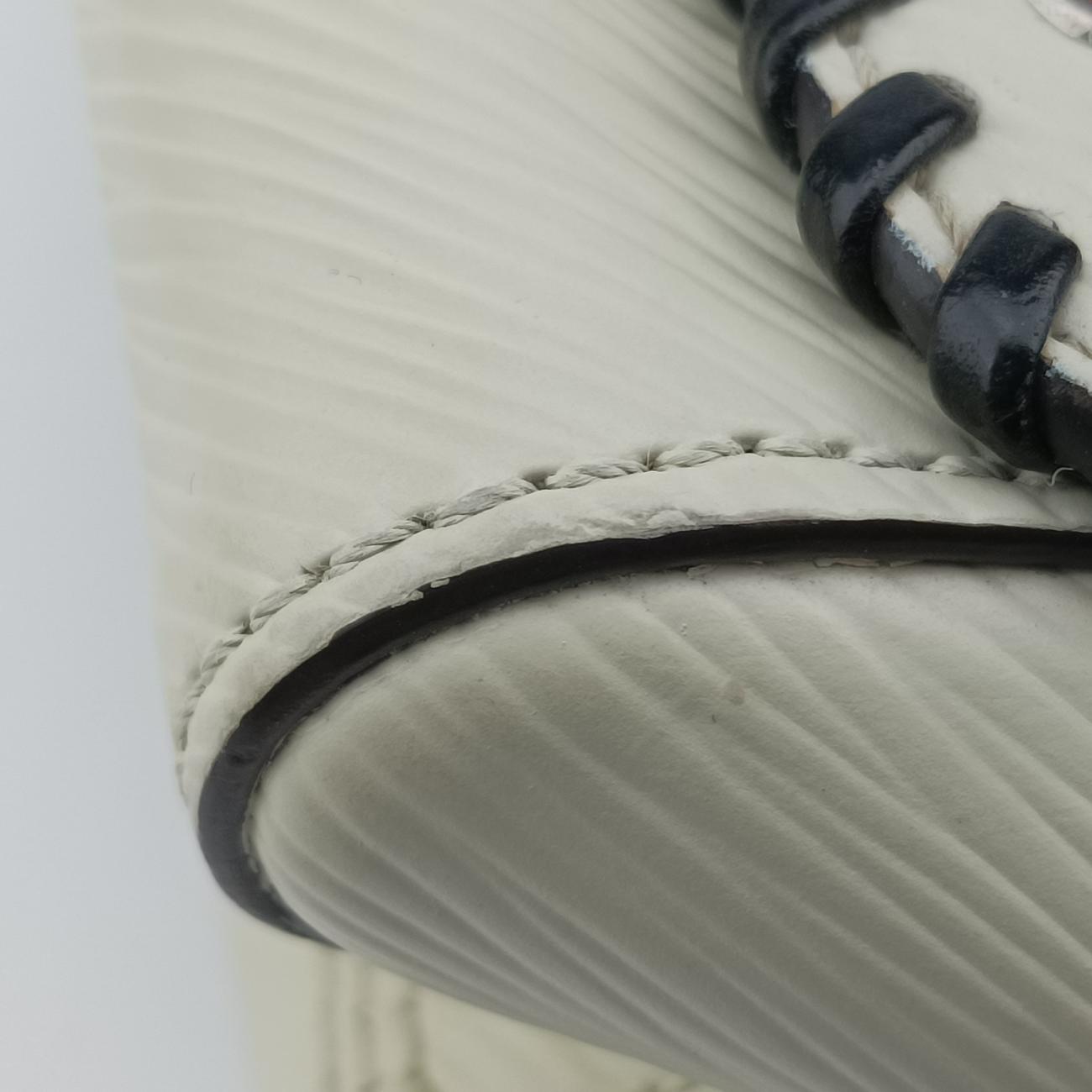 Twist PM White x Red x Black Epi M42777 FL2196ツイストPM ホワイト×レッド×ブラック エピ M42777 FL2196