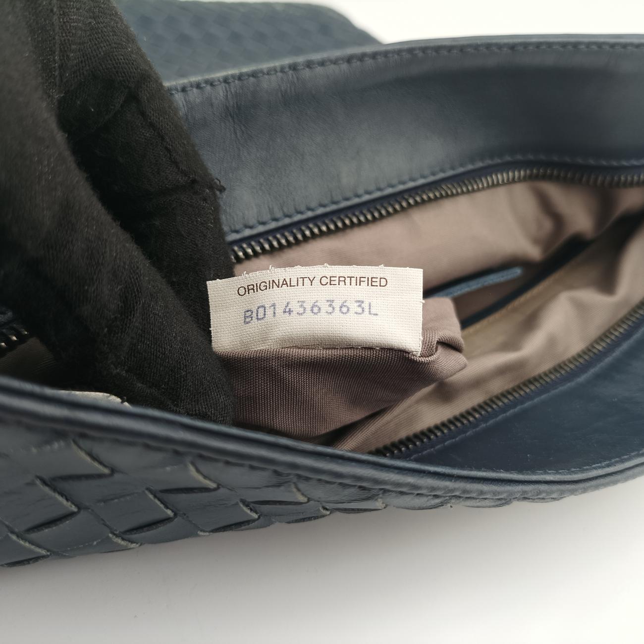 Intrecciato Navy lambskin B01436363Lイントレチャート ネイビー ラムスキン B01436363L