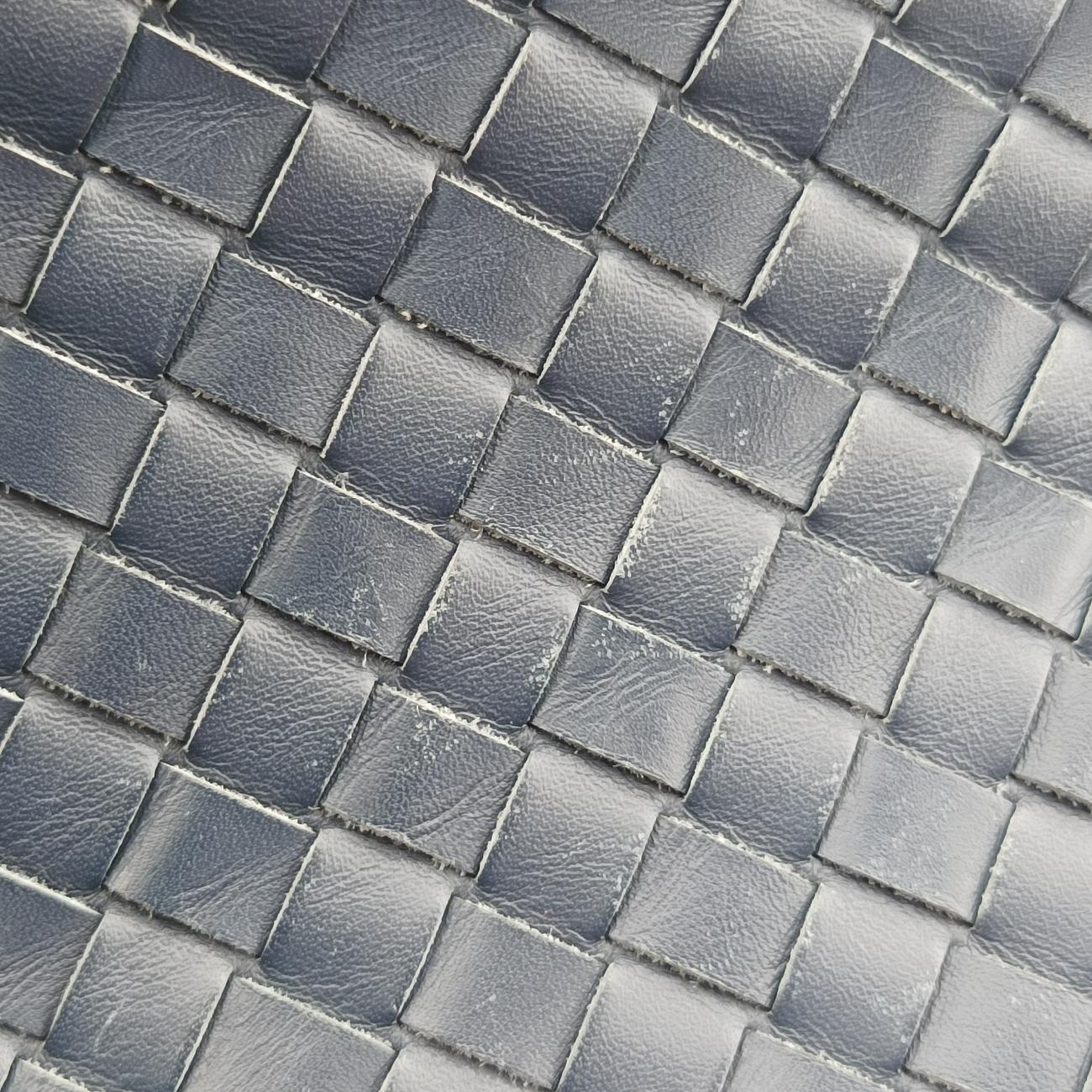 Intrecciato Navy lambskin B01436363Lイントレチャート ネイビー ラムスキン B01436363L