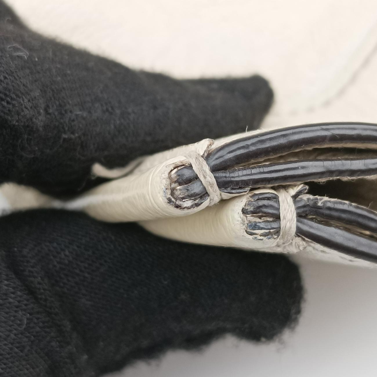 Rajah White×Black×Red Leather 537219 C028690663ラジャ ホワイト×ブラック×レッド レザー 537219 C028690663