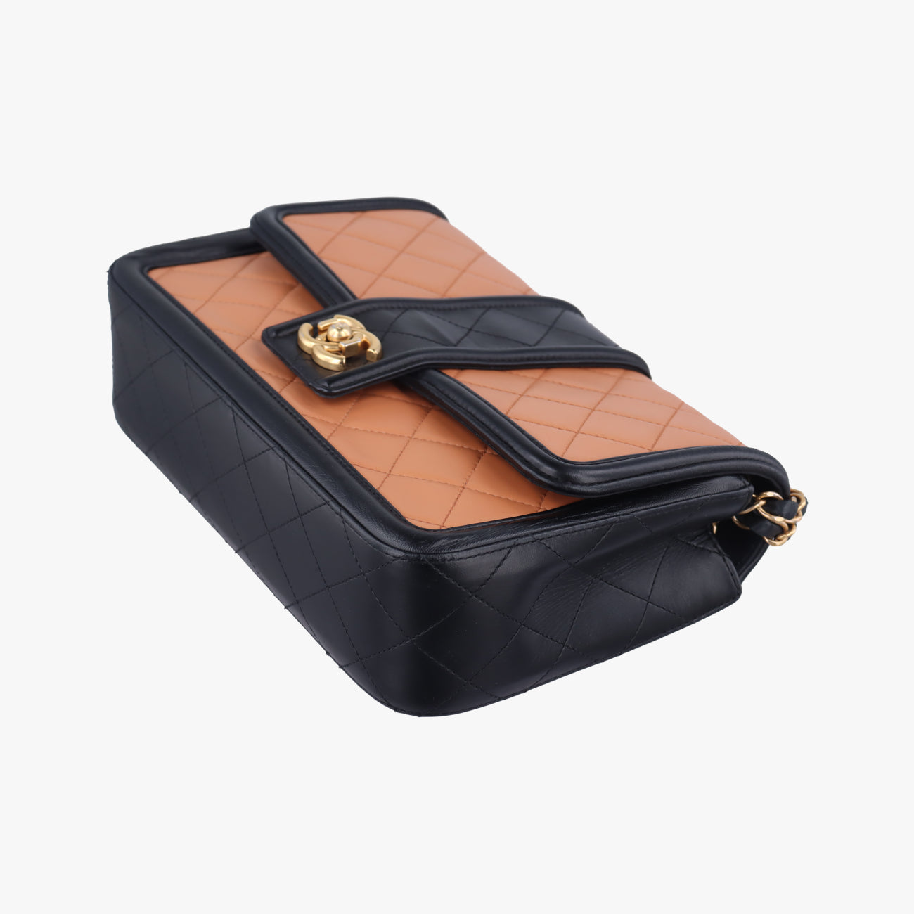 Elegant CC Flap Beige×black Leather A91365 23230869マトラッセ シングルフラップ ベージュ×ブラック レザー A91365 23230869