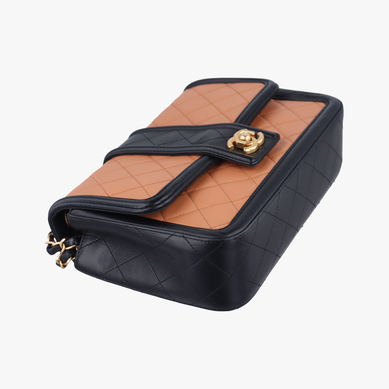 Elegant CC Flap Beige×black Leather A91365 23230869マトラッセ シングルフラップ ベージュ×ブラック レザー A91365 23230869