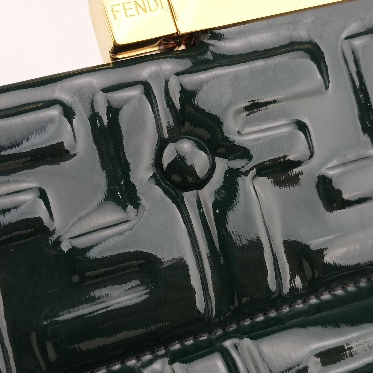 FF Flap Green Patent Leather 8BH361 8BH361-A9X4-199-12085FF フラップ グリーン パテント 8BH361 8BH361-A9X4-199-12085