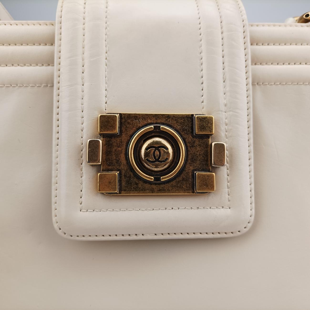BOY CHANEL White Leather A66713 15331100ボーイシャネル ホワイト レザー A66713 15331100