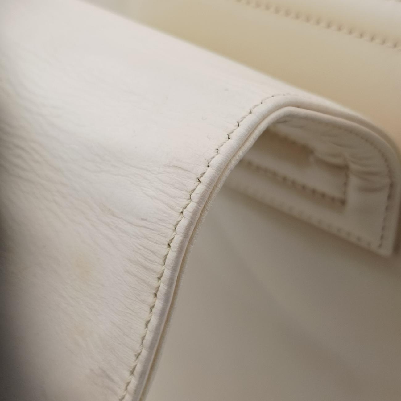 BOY CHANEL White Leather A66713 15331100ボーイシャネル ホワイト レザー A66713 15331100