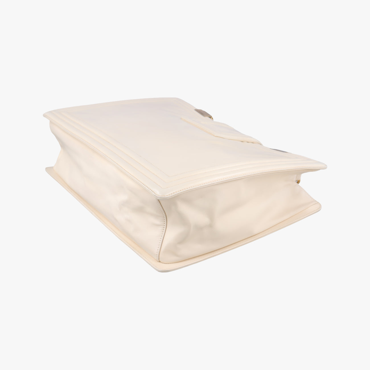 BOY CHANEL White Leather A66713 15331100ボーイシャネル ホワイト レザー A66713 15331100