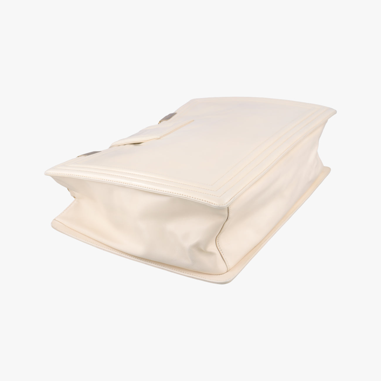 BOY CHANEL White Leather A66713 15331100ボーイシャネル ホワイト レザー A66713 15331100