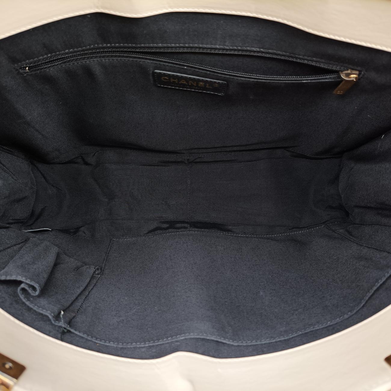 BOY CHANEL White Leather A66713 15331100ボーイシャネル ホワイト レザー A66713 15331100