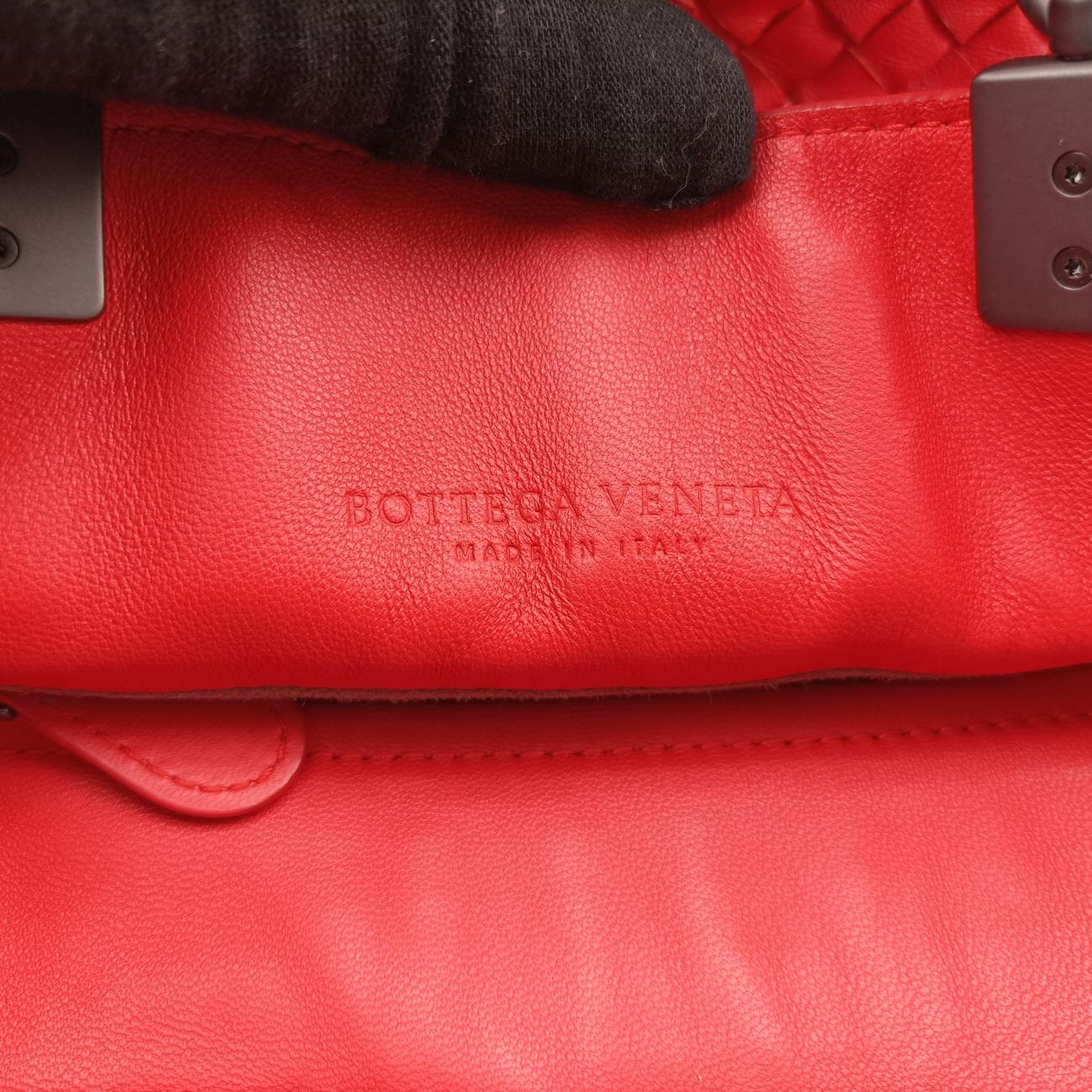 Intrecciato Drawstring Bucket Red lambskin B05592107Gイントレチャート ドローストリング バケット レッド ラムスキン B05592107G