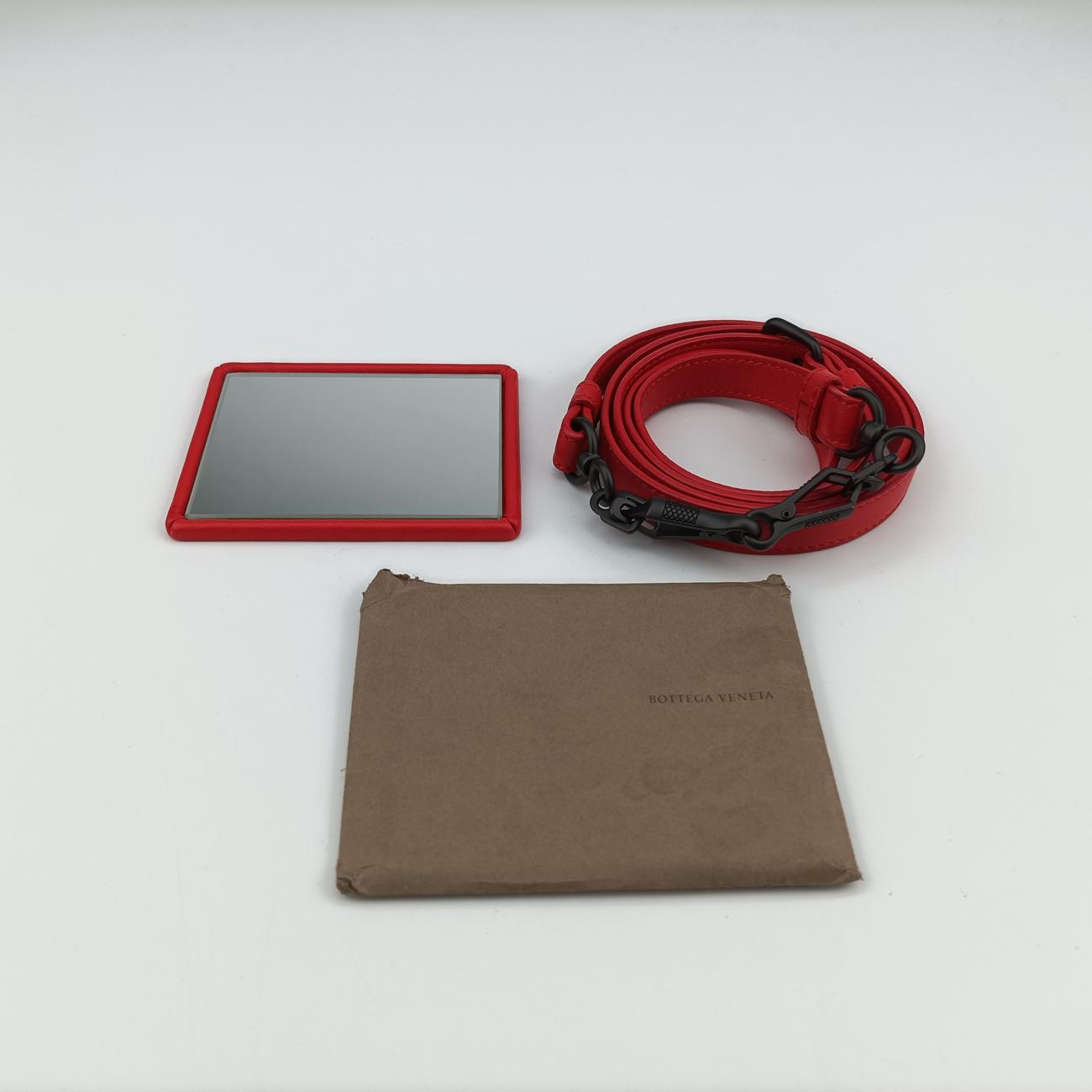 Intrecciato Drawstring Bucket Red lambskin B05592107Gイントレチャート ドローストリング バケット レッド ラムスキン B05592107G