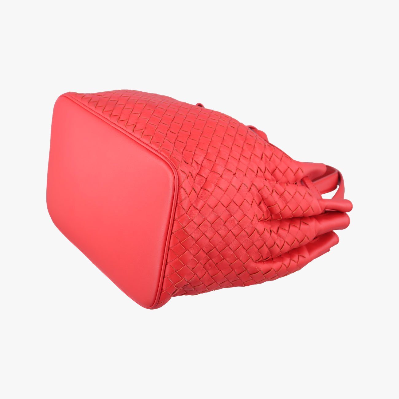 Intrecciato Drawstring Bucket Red lambskin B05592107Gイントレチャート ドローストリング バケット レッド ラムスキン B05592107G