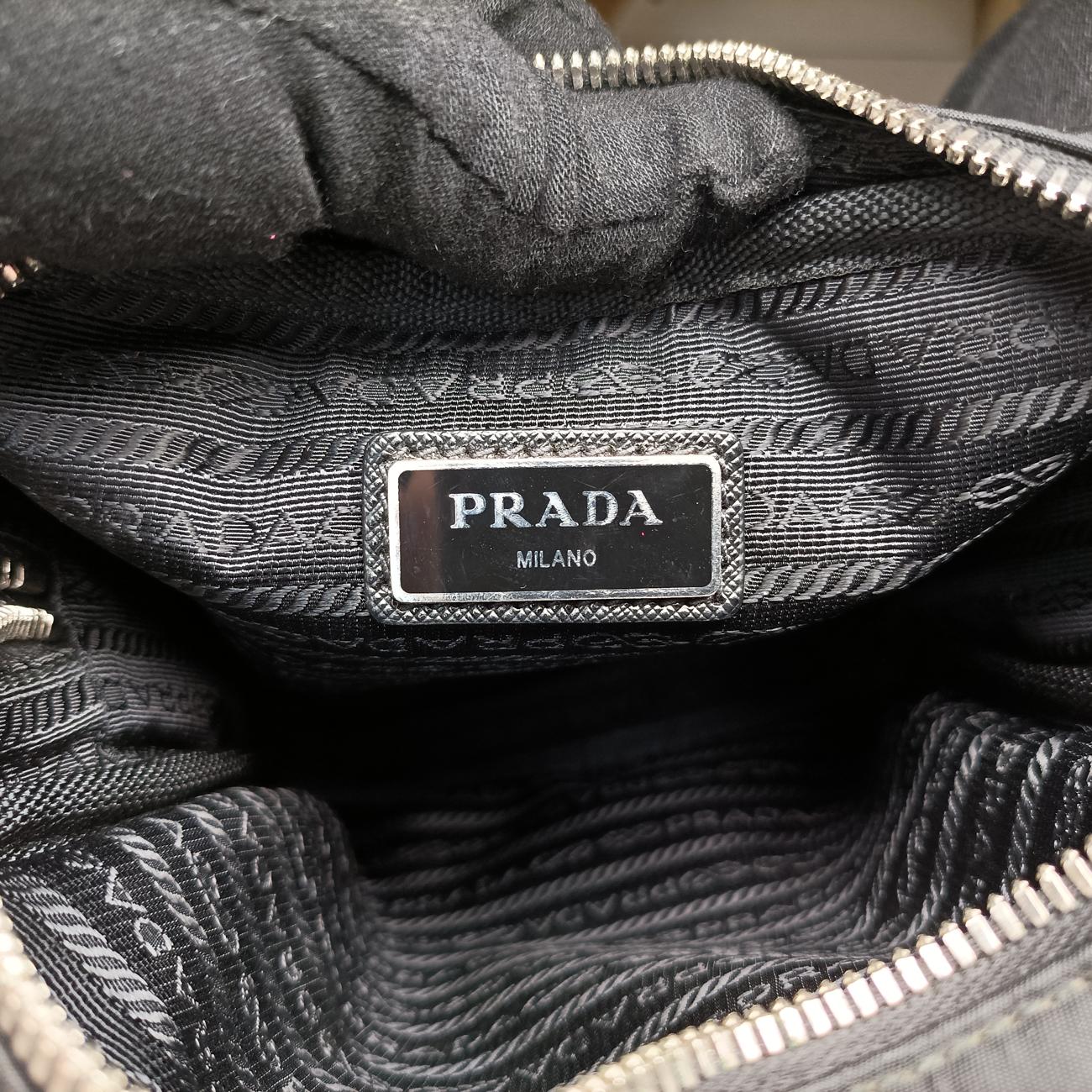 Triangle Logo Black nylon 2VH112 253トライアングルロゴ ブラック ナイロン 2VH112 253