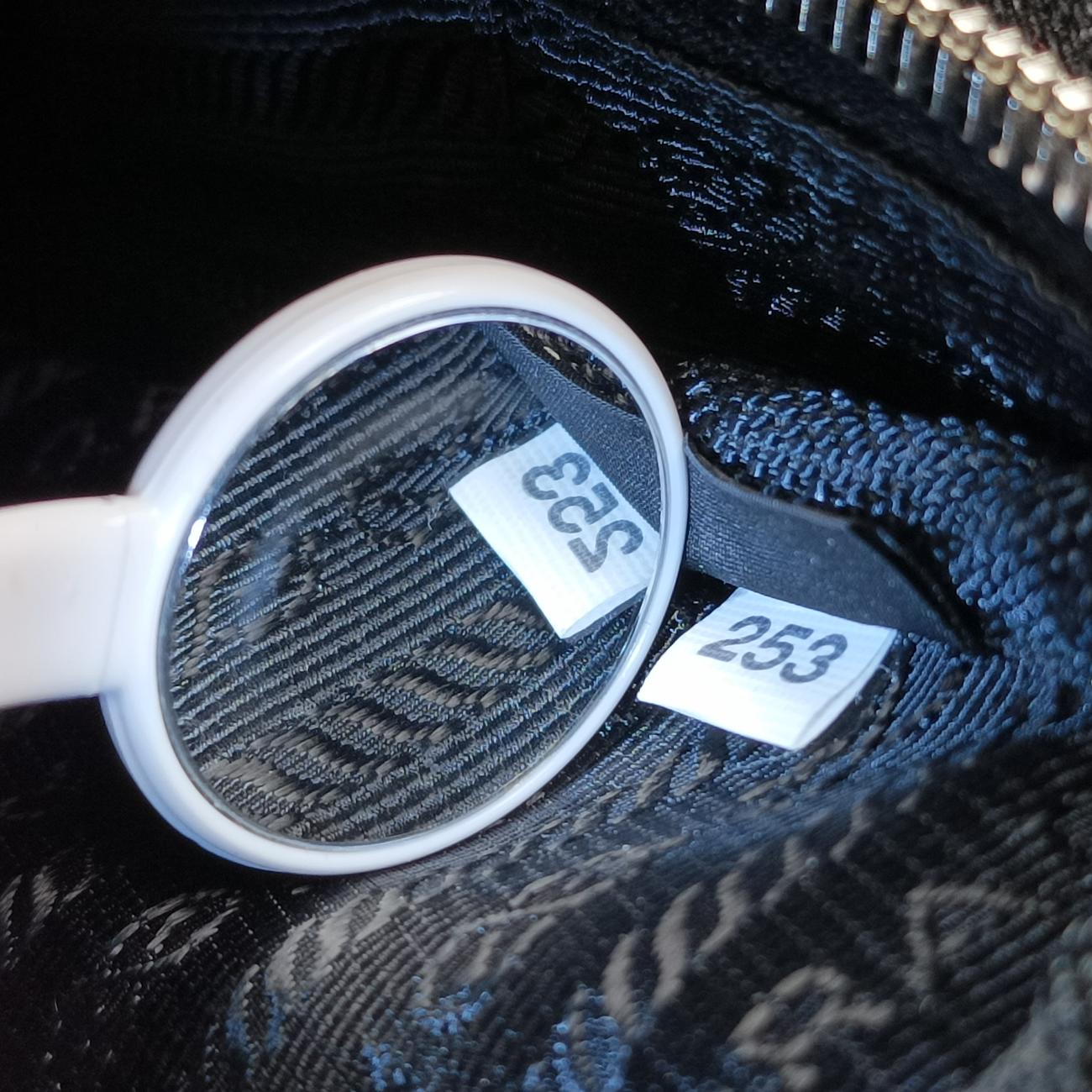 Triangle Logo Black nylon 2VH112 253トライアングルロゴ ブラック ナイロン 2VH112 253