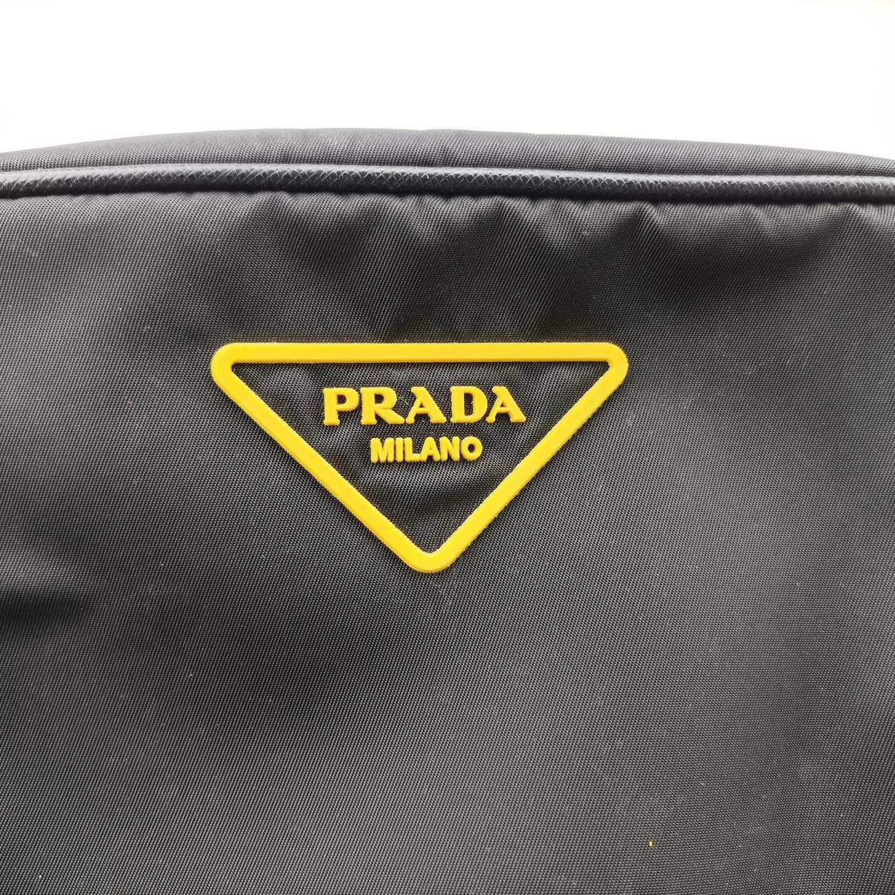 Triangle Logo Black nylon 2VH112 253トライアングルロゴ ブラック ナイロン 2VH112 253