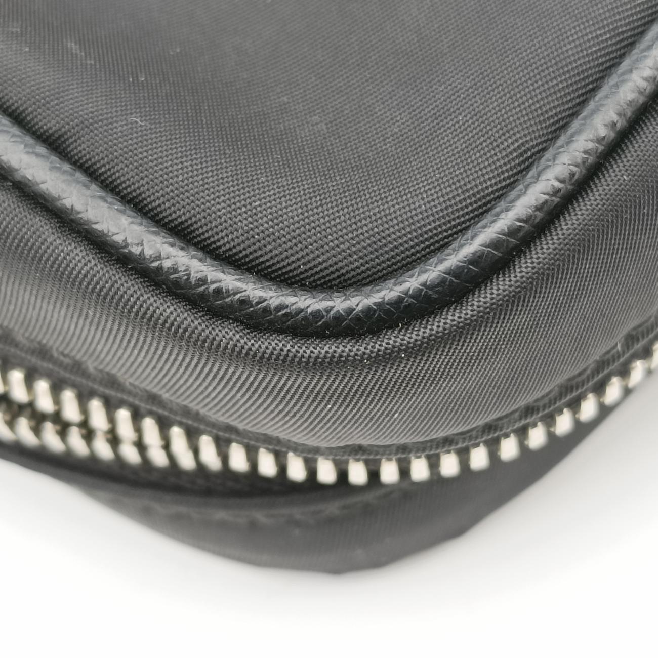 Triangle Logo Black nylon 2VH112 253トライアングルロゴ ブラック ナイロン 2VH112 253