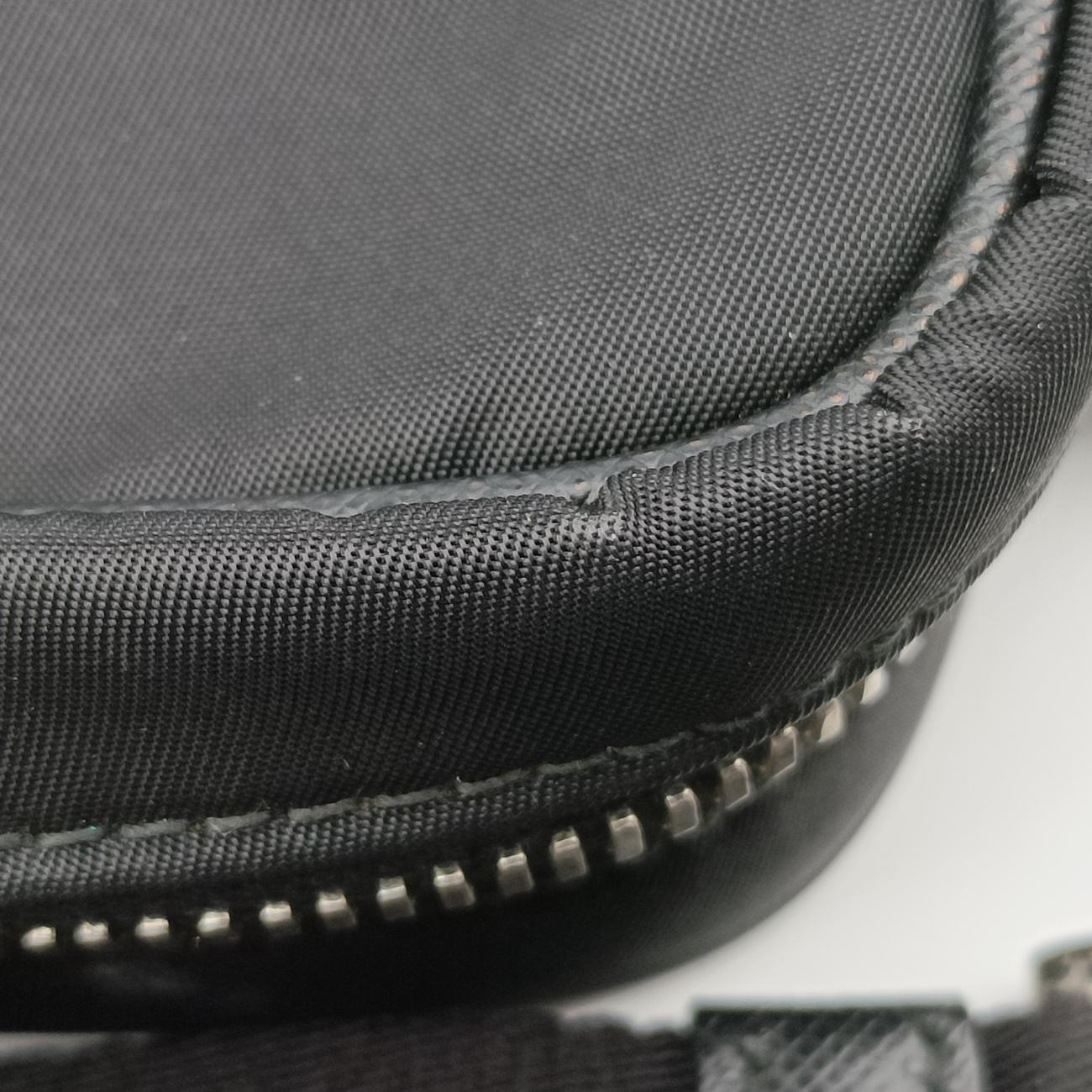 Triangle Logo Black nylon 2VH112 253トライアングルロゴ ブラック ナイロン 2VH112 253