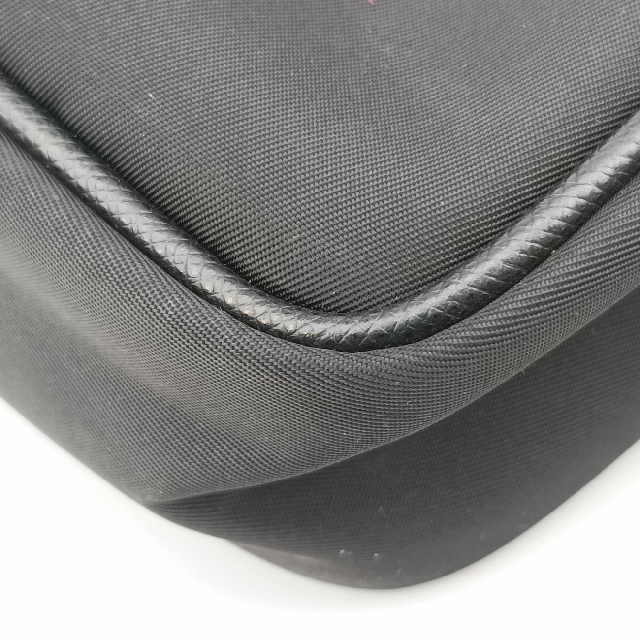 Triangle Logo Black nylon 2VH112 253トライアングルロゴ ブラック ナイロン 2VH112 253