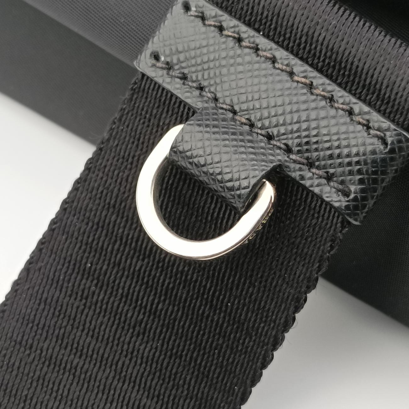 Triangle Logo Black nylon 2VH112 253トライアングルロゴ ブラック ナイロン 2VH112 253