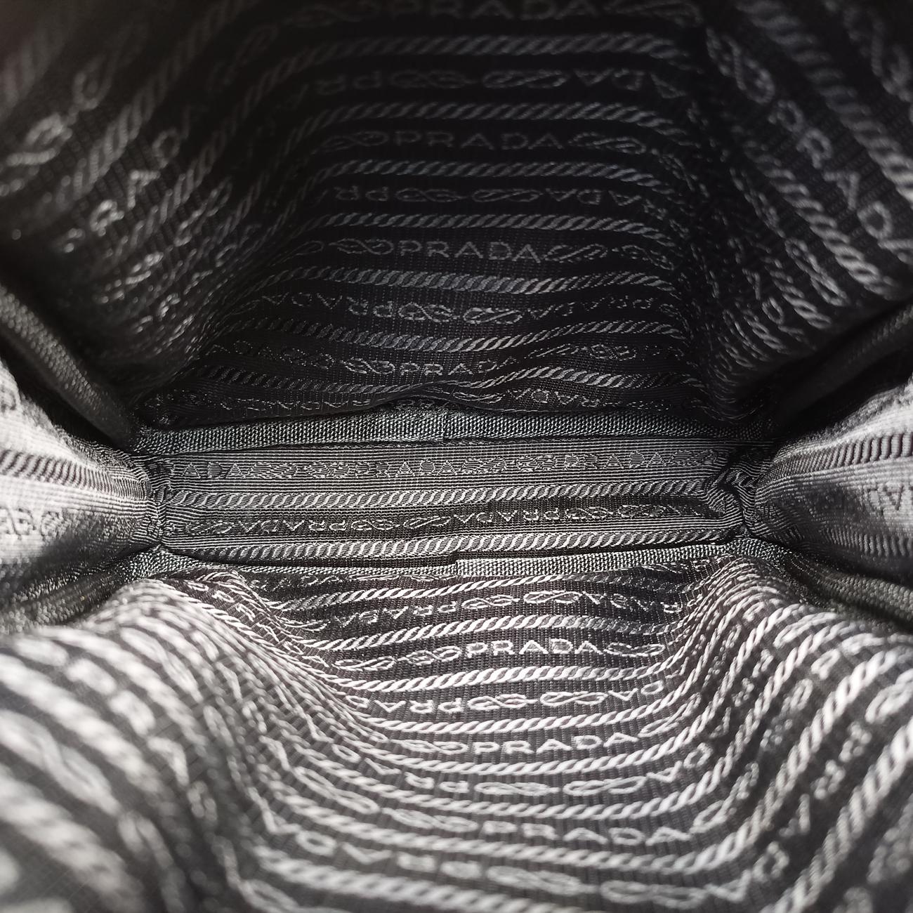 Triangle Logo Black nylon 2VH112 253トライアングルロゴ ブラック ナイロン 2VH112 253