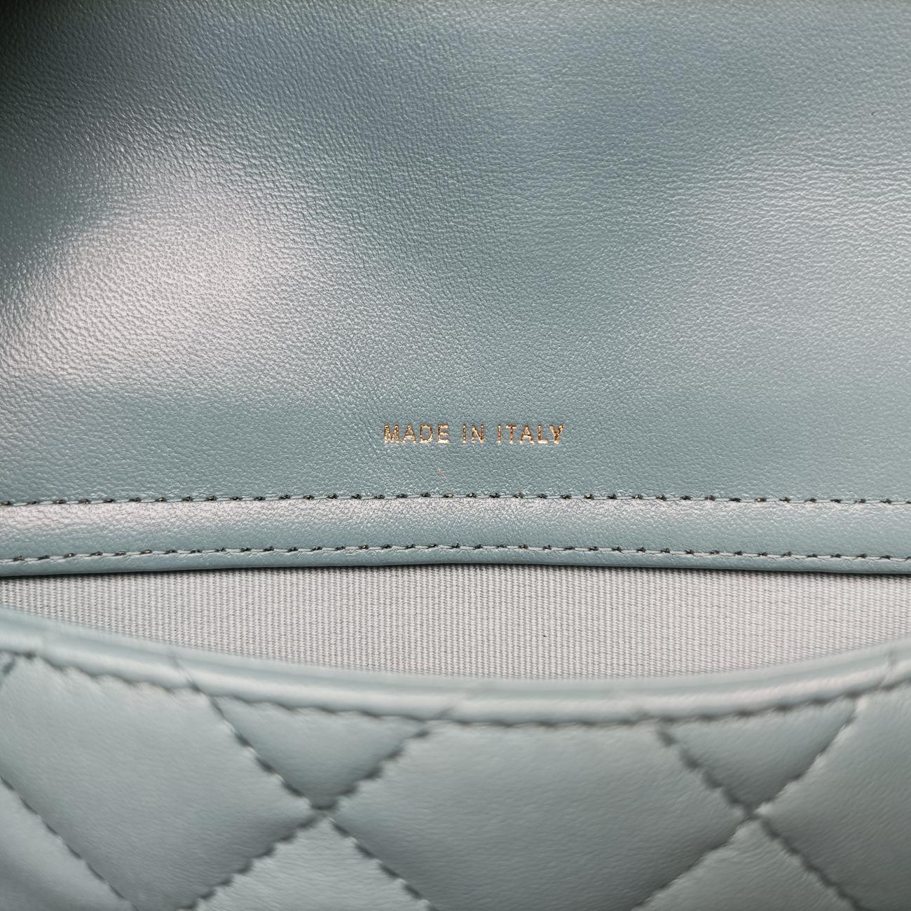 Matelassé Flap Phone Case Blue lambskin AP2096 31980468マトラッセ フラップ フォン ケース ブルー ラムスキン AP2096 31980468