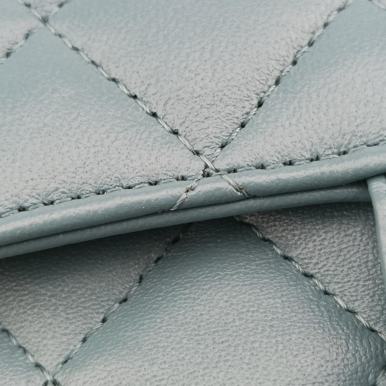 Matelassé Flap Phone Case Blue lambskin AP2096 31980468マトラッセ フラップ フォン ケース ブルー ラムスキン AP2096 31980468