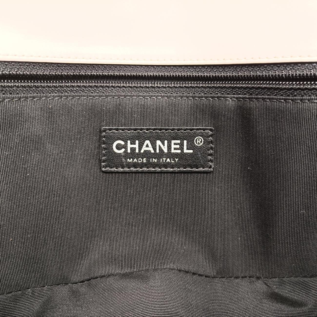 BOY CHANEL Black×white Leather A66713 15643111ボーイシャネル ブラック×ホワイト レザー A66713 15643111