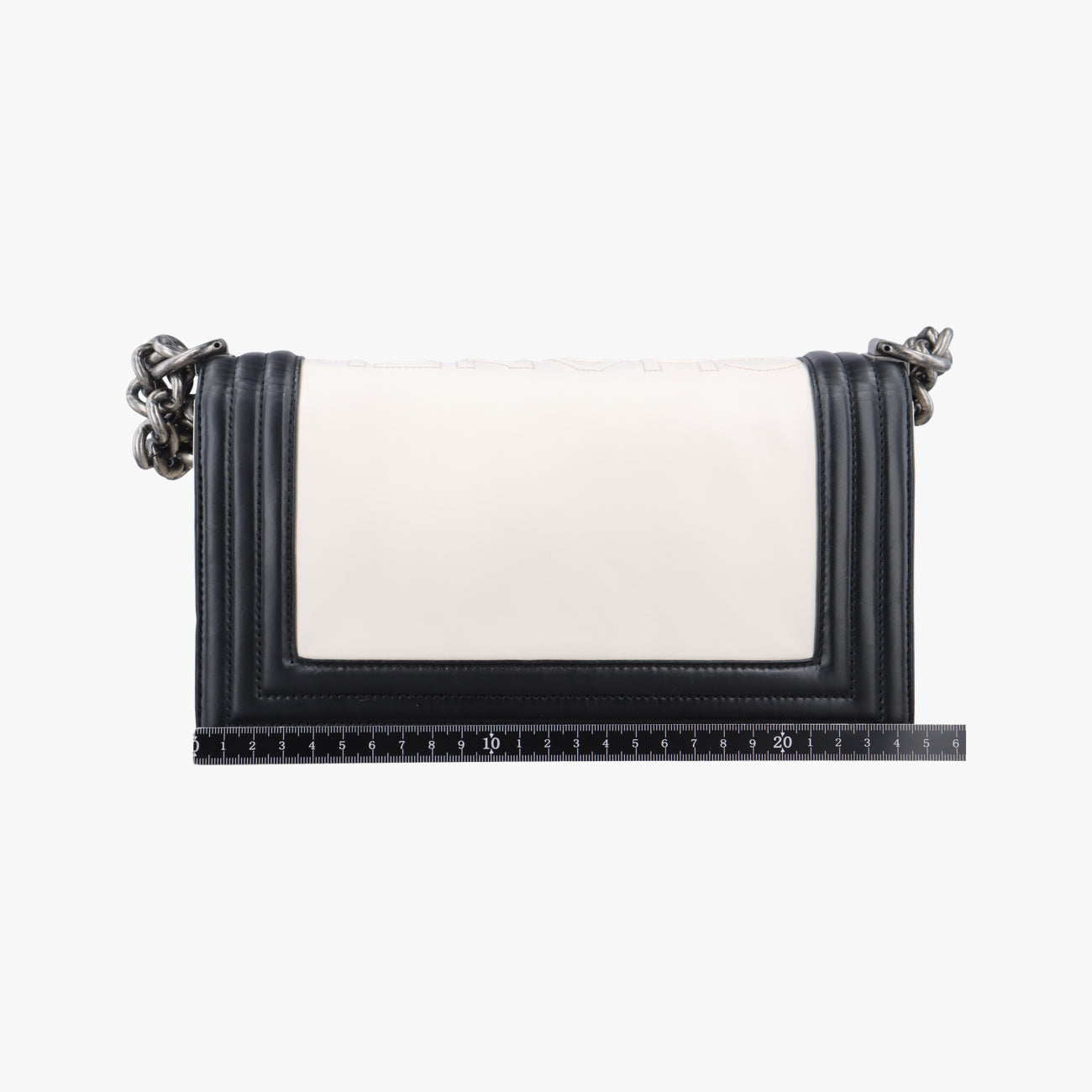 BOY CHANEL Black×white Leather A66713 15643111ボーイシャネル ブラック×ホワイト レザー A66713 15643111