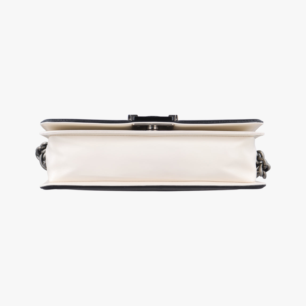 BOY CHANEL Black×white Leather A66713 15643111ボーイシャネル ブラック×ホワイト レザー A66713 15643111