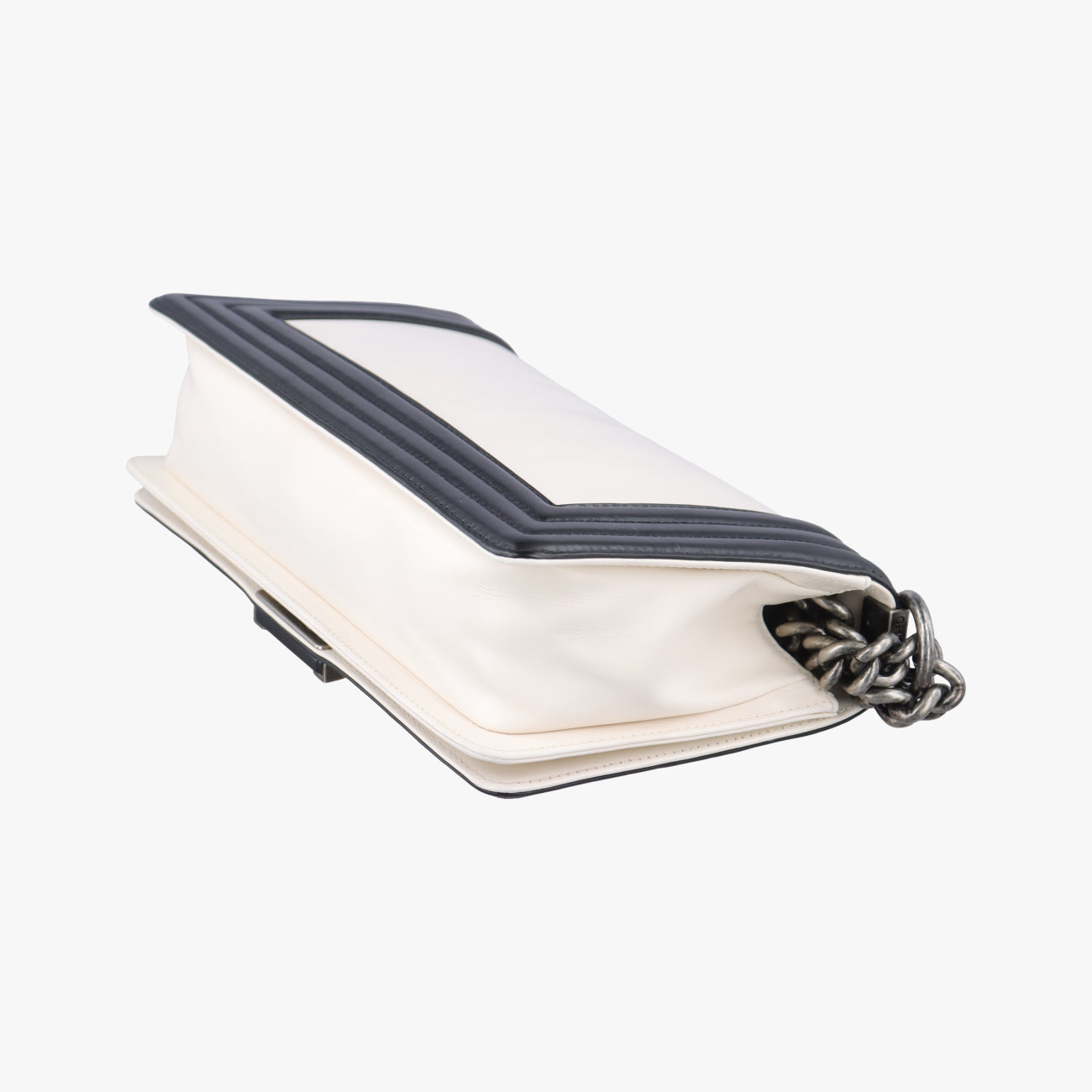 BOY CHANEL Black×white Leather A66713 15643111ボーイシャネル ブラック×ホワイト レザー A66713 15643111