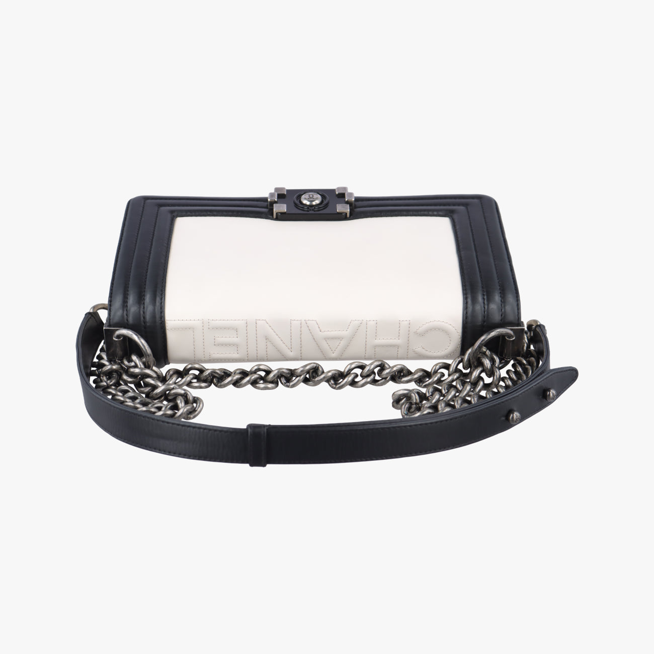 BOY CHANEL Black×white Leather A66713 15643111ボーイシャネル ブラック×ホワイト レザー A66713 15643111