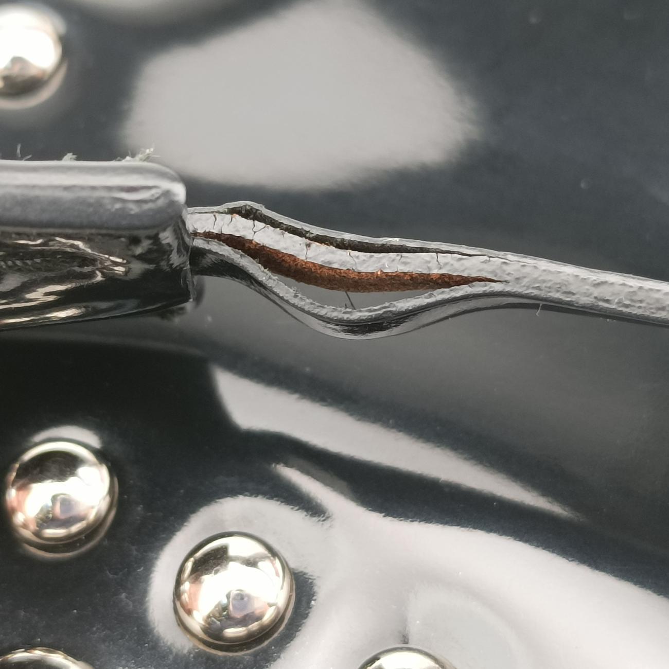 Sound Crystal Studded Crossbody Black Patent 110サウンド クリスタル スタッズ クロスボディ ブラック パテント 110