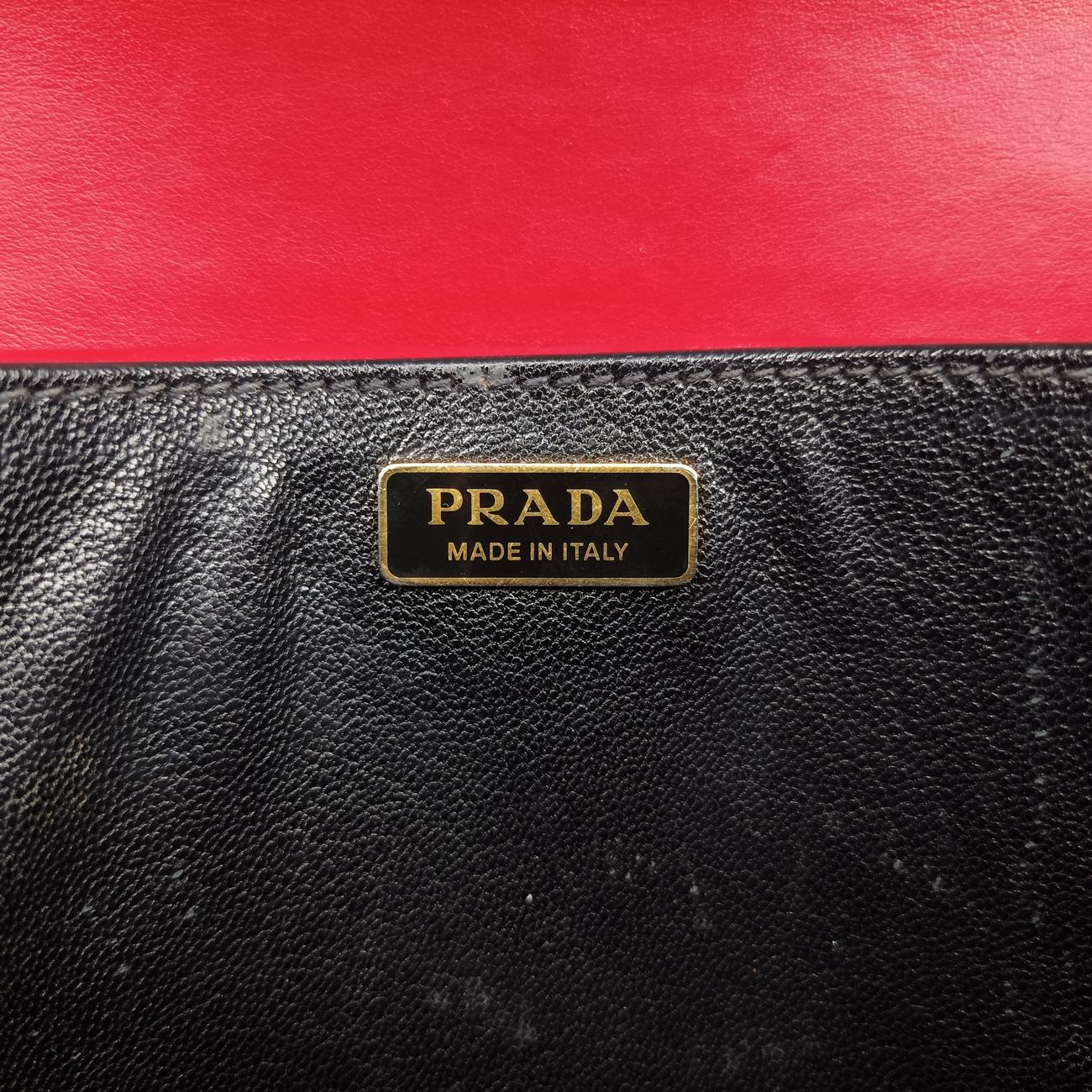 Cahier Red x Black Leather 1BD045 25 Pカイエ レッド×ブラック レザー×サフィアーノレザー 1BD045 25 P