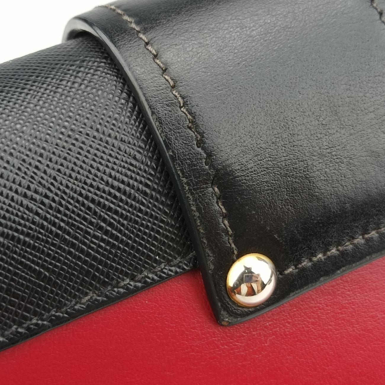 Cahier Red x Black Leather 1BD045 25 Pカイエ レッド×ブラック レザー×サフィアーノレザー 1BD045 25 P