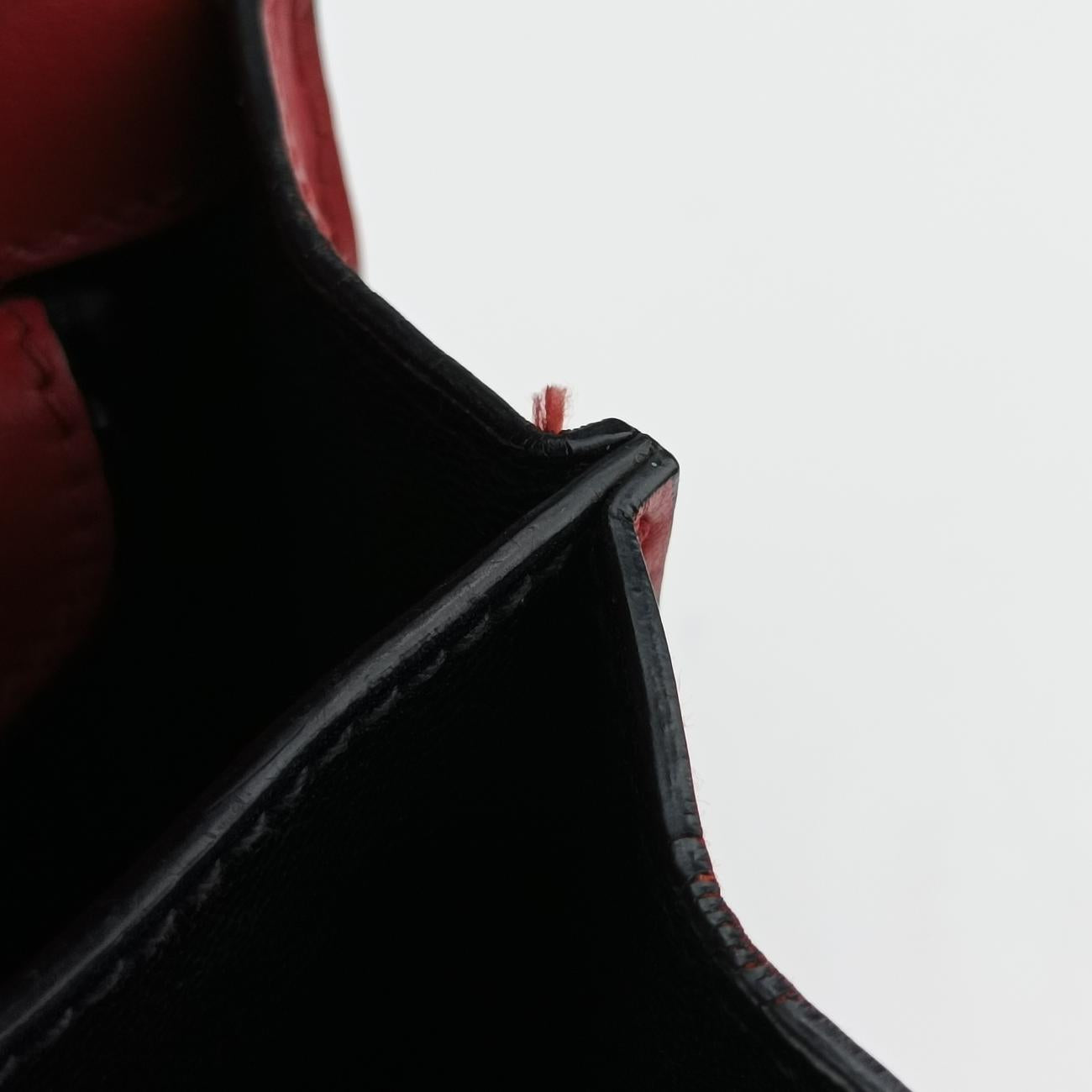 Cahier Red x Black Leather 1BD045 25 Pカイエ レッド×ブラック レザー×サフィアーノレザー 1BD045 25 P