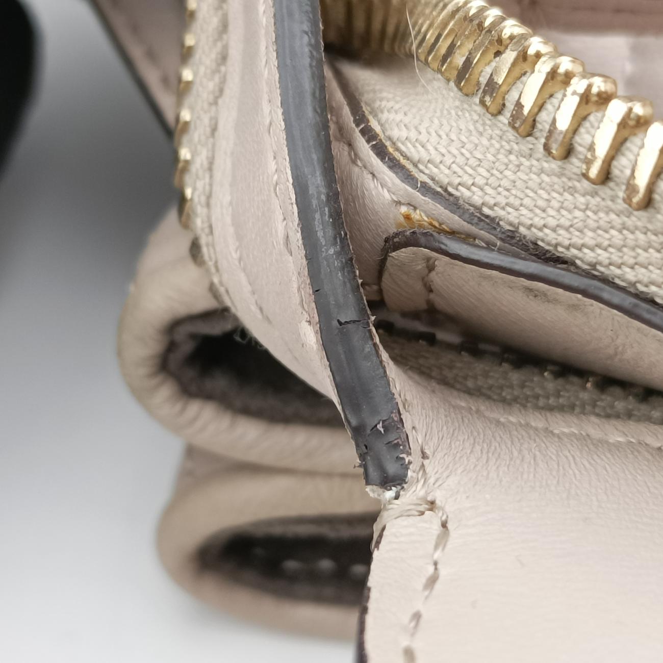 Dotcom Click Small Beige Leather 8BN299 8BN299-9NJ-178.8007ドットコム クリック スモール ベージュ レザー 8BN299 8BN299-9NJ-178.8007